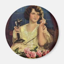 Femme vintage parlant sur les fleurs roses de télé magnets pour réfrigérateur