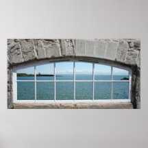 Fenêtre arquée avec la vue de la mer de scintillem affiches