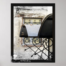 Fenêtre dans une cour de cour affiche