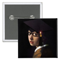 Fille avec le chapeau d'obtention du diplôme (bouc badge