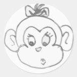 Fille de singe autocollant rond