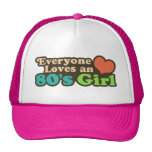 fille des années 80 casquettes