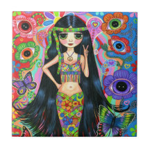 Fille hippie de sirène avec des fleurs et des papi carreaux