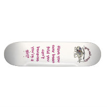 Fille légère d'hélicoptère skateboards customisés