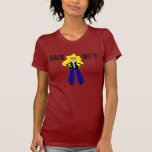 Fille mignonne de bande dessinée avec le T-shirt d
