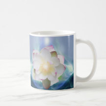 Fleur de lotus blanc dans le cristal bleu tasses