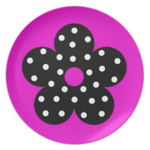 Fleur de noir de point de polka avec l'arrière - p assiettes