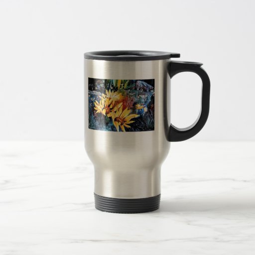 Fleurs de racine de baume dans un pré tasse