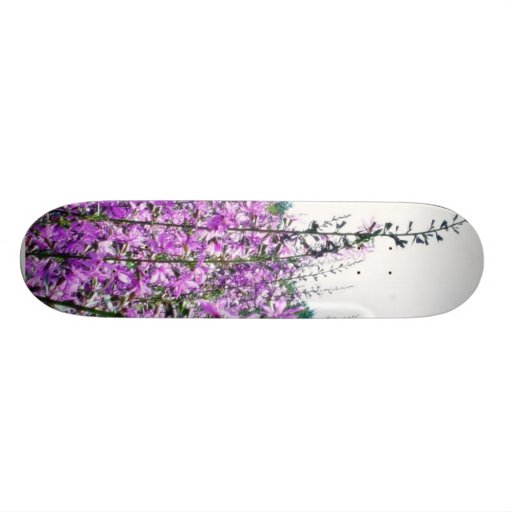 Fleurs roses lumineuses plateau de skateboard