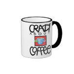 Fou au sujet de la tasse de noir de café