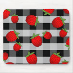 Fraise juteuse sur le contrôle - noir et blanc tapis de souris