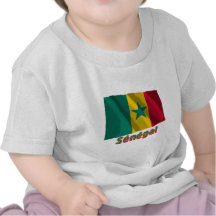 Français de Drapeau Sénégal avec le nom en T-shirts