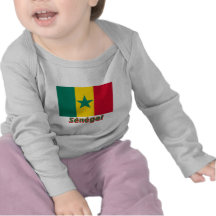 Français de Drapeau Sénégal avec le nom en T-shirts