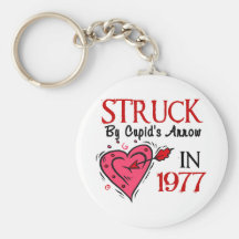 Frappé avec la flèche du cupidon en 1977 porte-clefs
