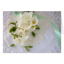freesias sur la carte de voeux de dentelle