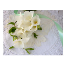 freesias sur la carte postale de dentelle