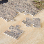 Garçon avec la casse-tête de chien puzzle