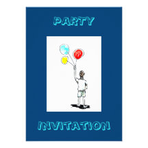 Garçon avec l'invitation de partie de ballons