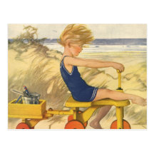 Garçon vintage jouant à la plage avec des jouets d cartes postales