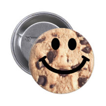 Gâteau aux pépites de chocolat souriant pin's avec agrafe