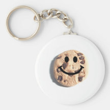 Gâteau aux pépites de chocolat souriant porte-clef