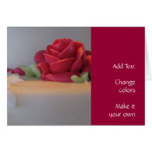 Gâteau de mariage élégant avec les roses roses carte de vœux