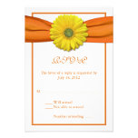 Gerbera jaune avec la carte- de réponse orange de  invitations personnalisées