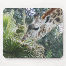 Girafe au déjeuner tapis de souris