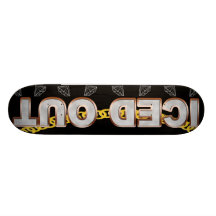 GLACÉ FAITES DE LA PLANCHE À ROULETTES