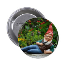 Gnome de détente avec le casquette de Père Noël Badge Avec Épingle