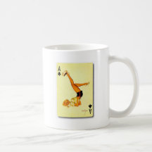 goupille vintage vers le haut d'as tasse à café