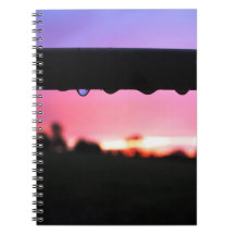 Gouttes de pluie dans le carnet de coucher du sole