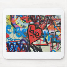 graffiti d'amour de coeur peint par rouge tapis de souris