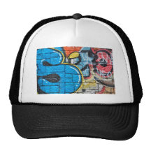 graffiti de mur en pierre casquettes