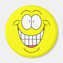 Grand aimant souriant de visage