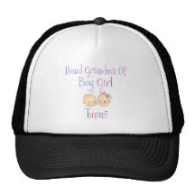 Grand-maman fière des jumelles de fille de garçon casquette de camionneur