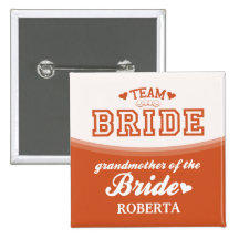 Grand-mère de jeune mariée d'équipe du bouton de j badges