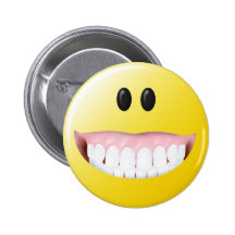 Grand visage de smiley de gommes badge