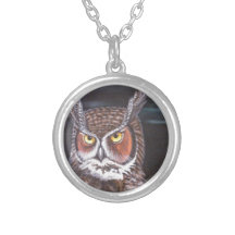 Grands hiboux à cornes et barrés collier personnalisé