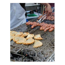 Griller le charbon de bois de barbecue d'Empanadas Carte Postale