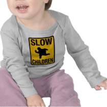 Grosse parodie de plaque de rue d'enfant d'enfants t-shirts