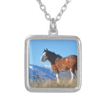 Herbe et montagnes de cheval bijouterie personnalisée
