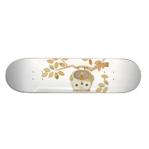 Hibou avec la cravate en planche à roulettes d'arb