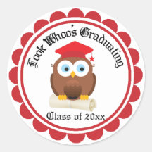 Hibou d'obtention du diplôme dans le casquette rou autocollants ronds