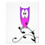 Hibou mignon sur une branche art photographique