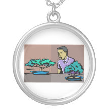Homme admirant deux arbres de bonsaïs graphiques pendentifs personnalisés