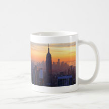 Horizon de NYC : Coucher du soleil d'orange d'Empi Tasse