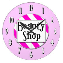 Horloge murale blanche de rose de magasin de beaut