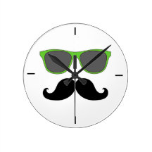 Horloge murale noire de lunettes de soleil de vert