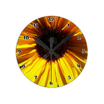 Horloge murale ronde de plan rapproché jaune de to
